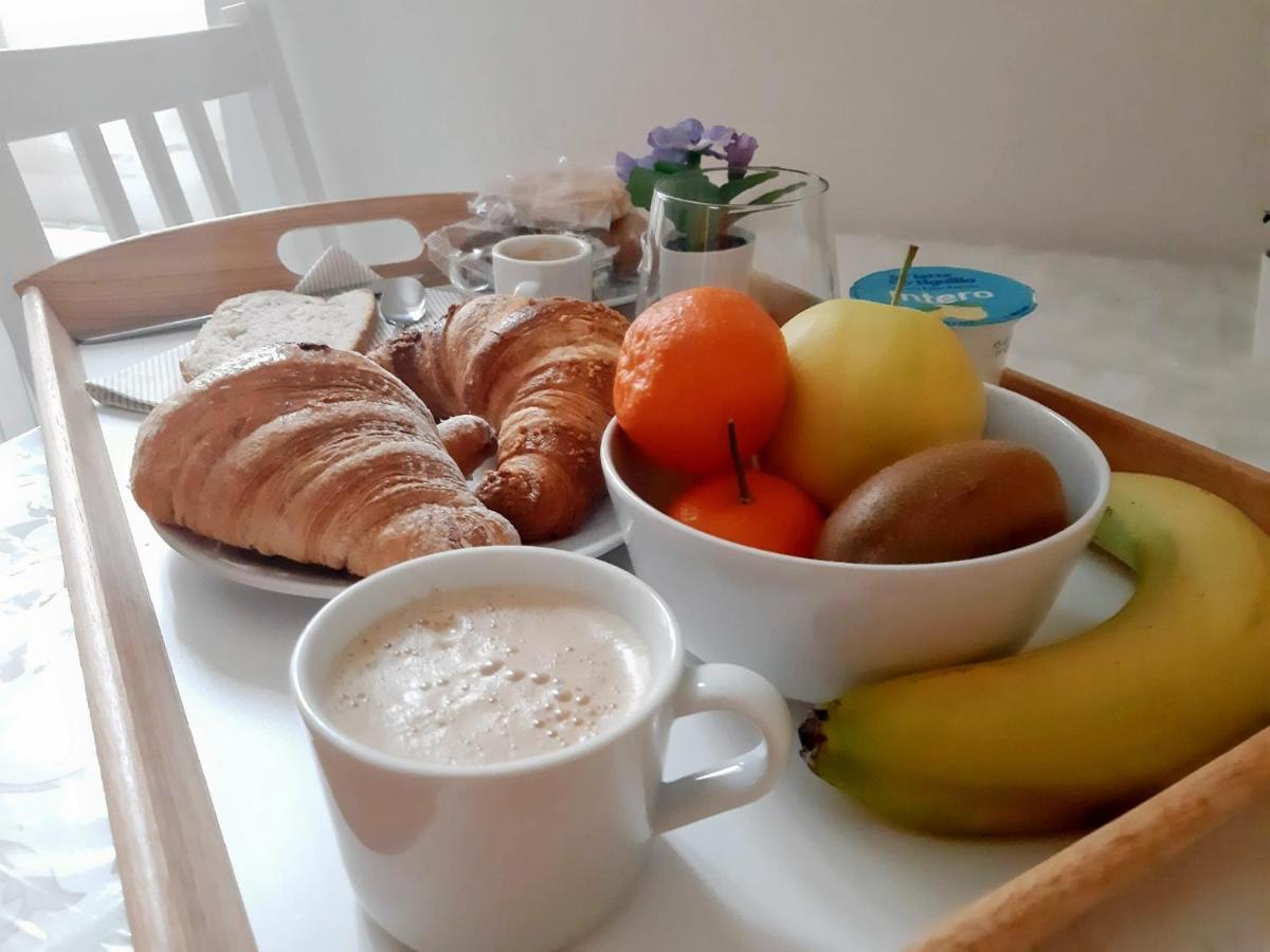 Bed and Breakfast A Due Passi Da Генуя Экстерьер фото