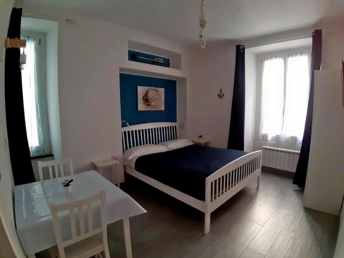 Bed and Breakfast A Due Passi Da Генуя Экстерьер фото